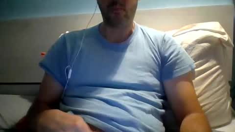 Snapshot of zeus00811 chatting on 10-24-25, 05:26 zeus online show from 10-24-25, 05:26