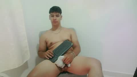 zeus_183 online show from 07-26-26, 03:47