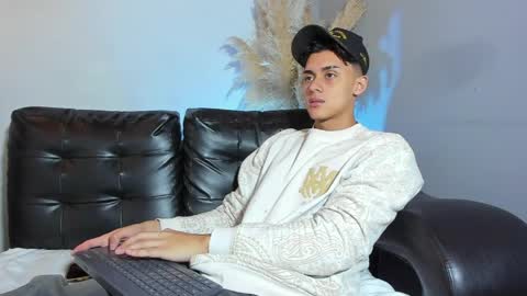 Zeus Brant online show from 04-10-26, 02:00