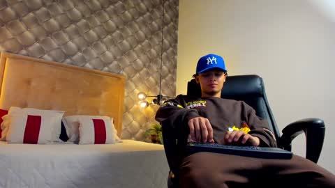 zeus online show from 01-07-25, 10:08