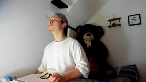 zeus online show from 10-25-25, 07:08