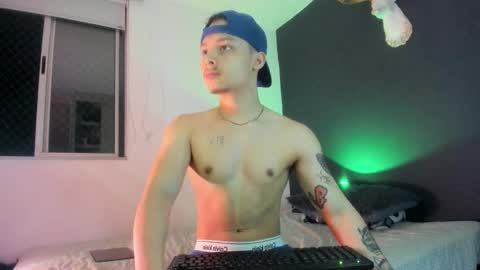 Snapshot of zeusjeff chatting on 03-11-26, 01:44 zeus online show from 03-11-26, 01:44