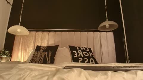 zhally_dee online show from 10-24-25, 07:43