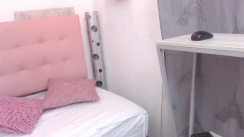 ZHAMIRA  ANDRES online show from 05-27-26, 02:08