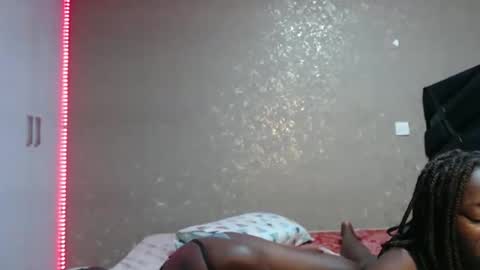 Snapshot of zinadine_ chatting on 02-24-26, 04:54 Zinadine online show from 02-24-26, 04:54