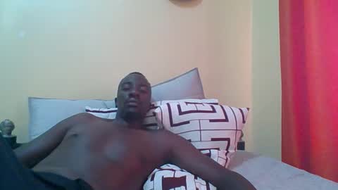 Snapshot of zlatann2012 chatting on 12-21-25, 10:11 Zlatann2012 online show from 12-21-25, 10:11