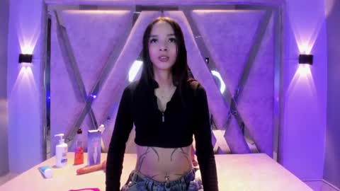 Snapshot of zoe_444_ chatting on 06-25-26, 04:01 Zoe online show from 06-25-26, 04:01
