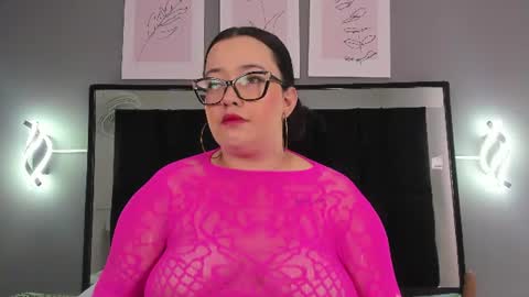 zoe_curvyy online show from 07-16-26, 12:00