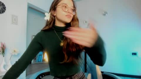 Snapshot of zoe_dear chatting on 05-12-26, 02:14 zoe_dear online show from 05-12-26, 02:14