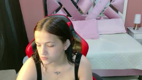 Snapshot of zoe_green01 chatting on 03-28-26, 11:43 zoe online show from 03-28-26, 11:43