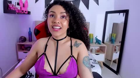 Snapshot of zoe_gruber chatting on 12-14-24, 02:01 Zoe Gruber online show from 12-14-24, 02:01