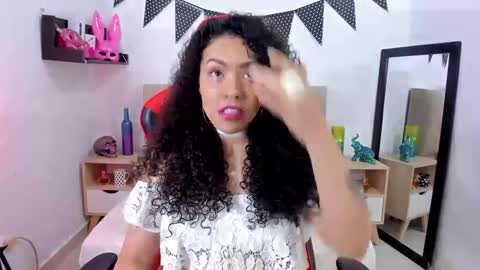 Snapshot of zoe_gruber chatting on 12-17-24, 11:59 Zoe Gruber online show from 12-17-24, 11:59