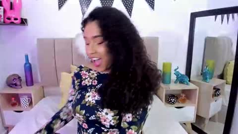 Snapshot of zoe_gruber chatting on 12-19-24, 11:25 Zoe Gruber online show from 12-19-24, 11:25