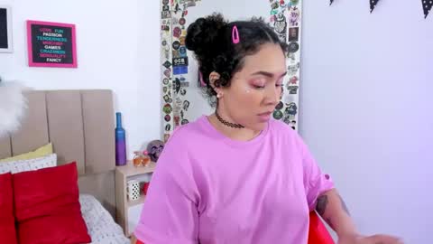 Snapshot of zoe_gruber chatting on 01-19-25, 11:21 Zoe Gruber online show from 01-19-25, 11:21