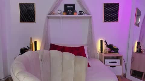 Snapshot of zoe_gruber chatting on 10-11-25, 09:13 Zoe Gruber online show from 10-11-25, 09:13