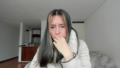 Snapshot of zoe_jeane_beker chatting on 03-28-26, 09:47 ZOE online show from 03-28-26, 09:47