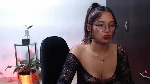 Snapshot of zoe_khall chatting on 11-29-25, 03:53 ZOE online show from 11-29-25, 03:53