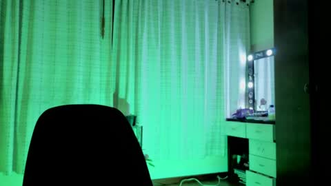Snapshot of zoe_khall chatting on 05-12-26, 04:09 ZOE online show from 05-12-26, 04:09