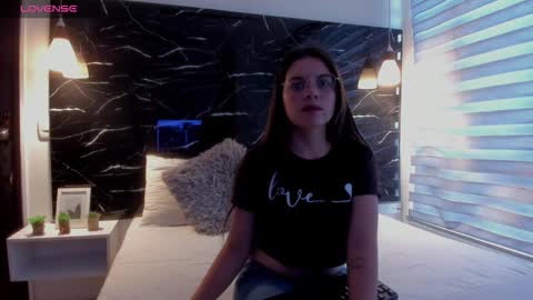 Zoe online show from 10-21-25, 11:44