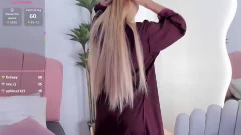 Snapshot of zoe_lee___ chatting on 09-15-25, 02:50 zoe lee online show from 09-15-25, 02:50