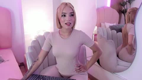 Snapshot of zoe_lee___ chatting on 09-28-25, 02:50 zoe lee online show from 09-28-25, 02:50