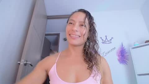 Snapshot of zoe_moon85 chatting on 05-05-26, 10:40 zoe online show from 05-05-26, 10:40
