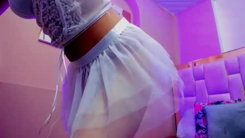 zoe_moreau online show from 11-18-25, 07:51