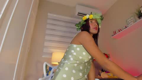Snapshot of zoe_sky_ chatting on 12-31-24, 11:31 Hi guys i am Zoe online show from 12-31-24, 11:31