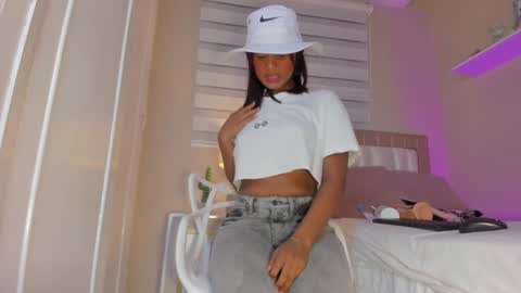Snapshot of zoe_sky_ chatting on 02-05-25, 11:34 Hi guys i am Zoe online show from 02-05-25, 11:34