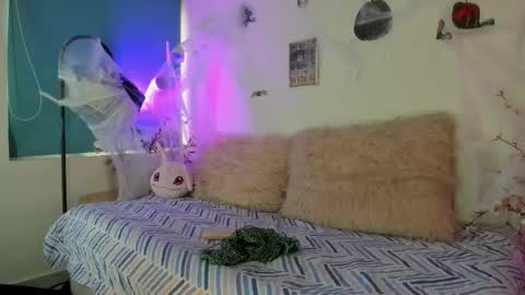 Snapshot of zoe_skyler chatting on 10-14-25, 03:02 Zoe online show from 10-14-25, 03:02
