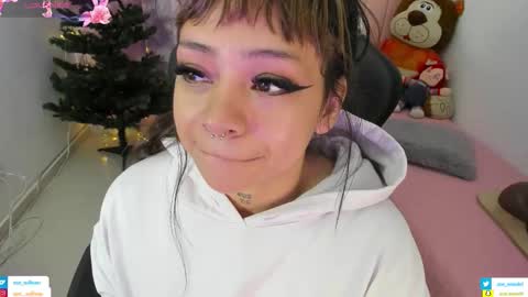 zoe_sullivan_ online show from 11-17-25, 09:48