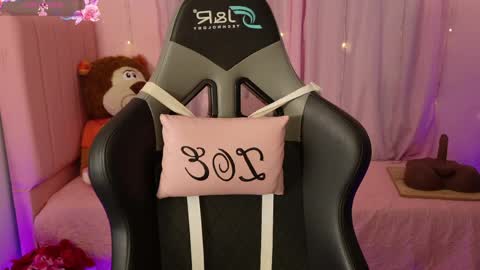 zoe_sullivan_ online show from 04-18-26, 09:13