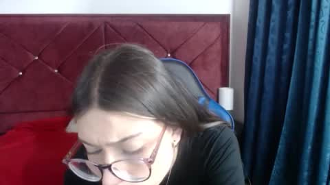 zoe_sweet050 online show from 01-05-26, 09:40