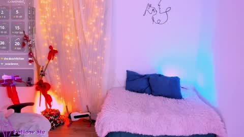 Snapshot of zoe_sweet22 chatting on 12-22-25, 04:59 new count online show from 12-22-25, 04:59