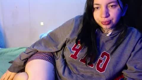 Snapshot of zoee_jhonnyy chatting on 05-21-26, 08:43 zoee jhonnyy online show from 05-21-26, 08:43