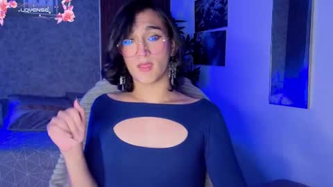 Snapshot of zoee_kiss_ chatting on 05-29-26, 04:10 ZOE online show from 05-29-26, 04:10
