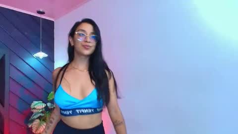 Snapshot of zoee_martins_ chatting on 04-28-26, 05:18 Zoe 3 online show from 04-28-26, 05:18
