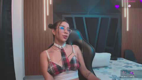 Snapshot of zoee_martins_ chatting on 05-05-26, 03:31 Zoe 3 online show from 05-05-26, 03:31