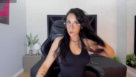 Snapshot of zoee_martins_ chatting on 05-11-26, 05:54 Zoe 3 online show from 05-11-26, 05:54