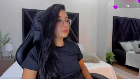 Snapshot of zoee_martins_ chatting on 05-13-26, 06:16 Zoe 3 online show from 05-13-26, 06:16