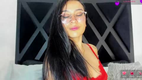 Snapshot of zoee_martins_ chatting on 05-27-26, 05:54 Zoe 3 online show from 05-27-26, 05:54