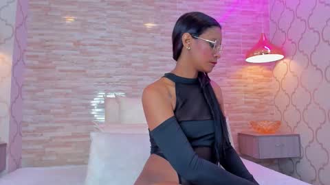 ZoeeSmitth online show from 12-18-25, 11:49