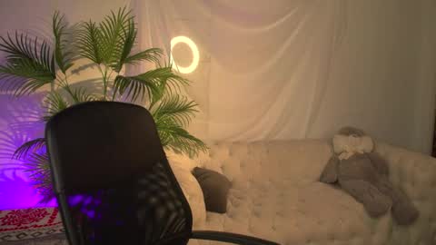 Snapshot of zoeford_ chatting on 04-29-26, 06:06 ZOE online show from 04-29-26, 06:06