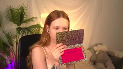Snapshot of zoeford_ chatting on 05-05-26, 05:15 ZOE online show from 05-05-26, 05:15