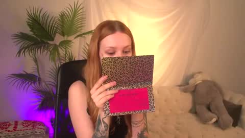 Snapshot of zoeford_ chatting on 05-10-26, 05:12 ZOE online show from 05-10-26, 05:12