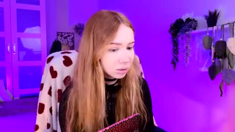 Snapshot of zoeford_ chatting on 05-12-26, 05:48 ZOE online show from 05-12-26, 05:48