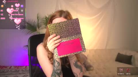 Snapshot of zoeford_ chatting on 05-19-26, 05:03 ZOE online show from 05-19-26, 05:03
