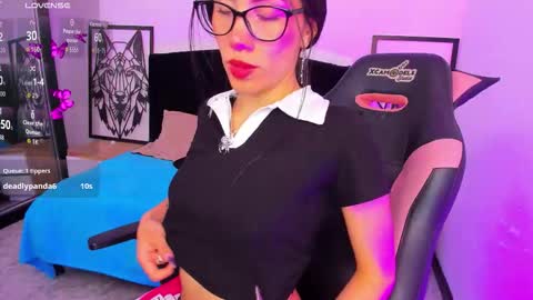 Laura  online show from 12-03-25, 05:04