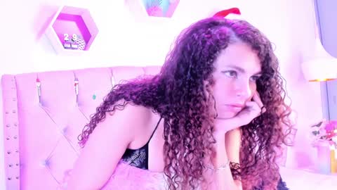 Snapshot of zoehilton chatting on 12-21-24, 08:10 Zoe online show from 12-21-24, 08:10