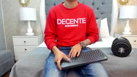 Zoe Krug online show from 09-28-25, 01:38